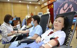 Ngắm những nữ hộ sinh xinh đẹp hiến máu trong ngày lễ tình nhân